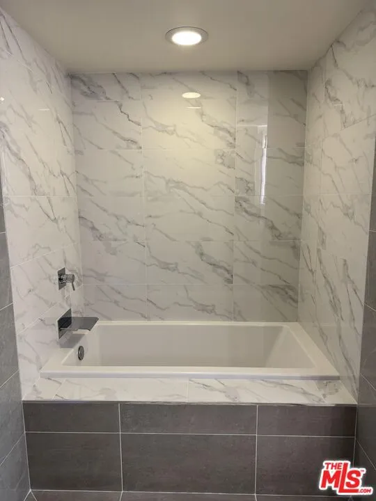 3785 Wilshire Boulevard 1001, Los Angeles, California 90010 home-pic-18